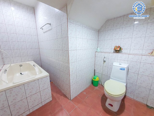 *****ทาวน์เฮ้าส์มือสอง ย่านบางแค ม.เศรษฐกิจ พุทธมณฑลสาย3 เนื้อที่กว้าง 28 ตร.ว. ฟังก์ชัน 3 ห้องนอน 2 ห้องน้ำ ภายในสภาพสวย กว้างขวางพื้นที่ใช้สอยเยอะ ตั้งบนทำเลแห่งการเดินทาง ใกล้ส่วนต่อขยายรถไฟฟ้าสายสีน้ำเงิน "สถานีหลักสอง" และทางด่วน "ศรีรัช" จองเลย!